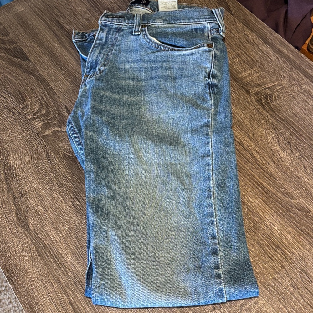 Hollister Men’s Classic Blue Denim Jeans. Straight leg. 28x34.